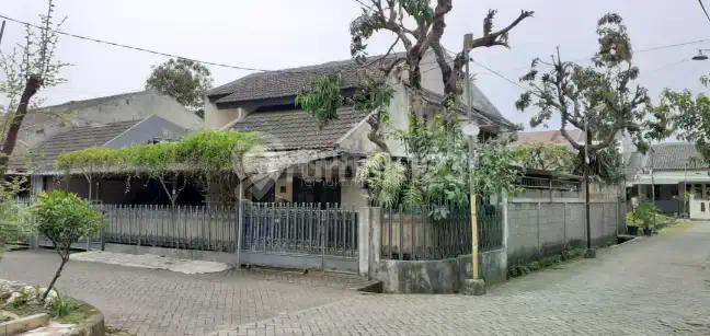 Dijual murah rumah asri hoek 2 lt di cimone karawaci Tangerang