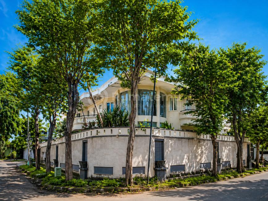 RUMAH INTERCON KEBON JERUK POSISI HOOK PREMIUM JAKARTA BARAT