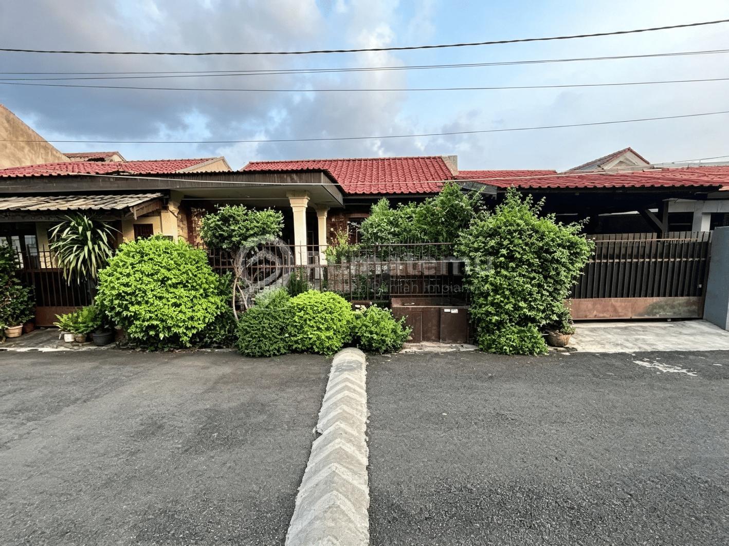 Dijual Rumah Tua Strategis Lokasi Bebas banjir Sangat strategis Komplek di Kemanggisan, Palmerah