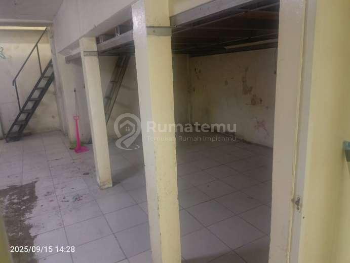 Disewakan ruang usaha 1,25 lantai di Kelapa Gading, Jakarta Utara