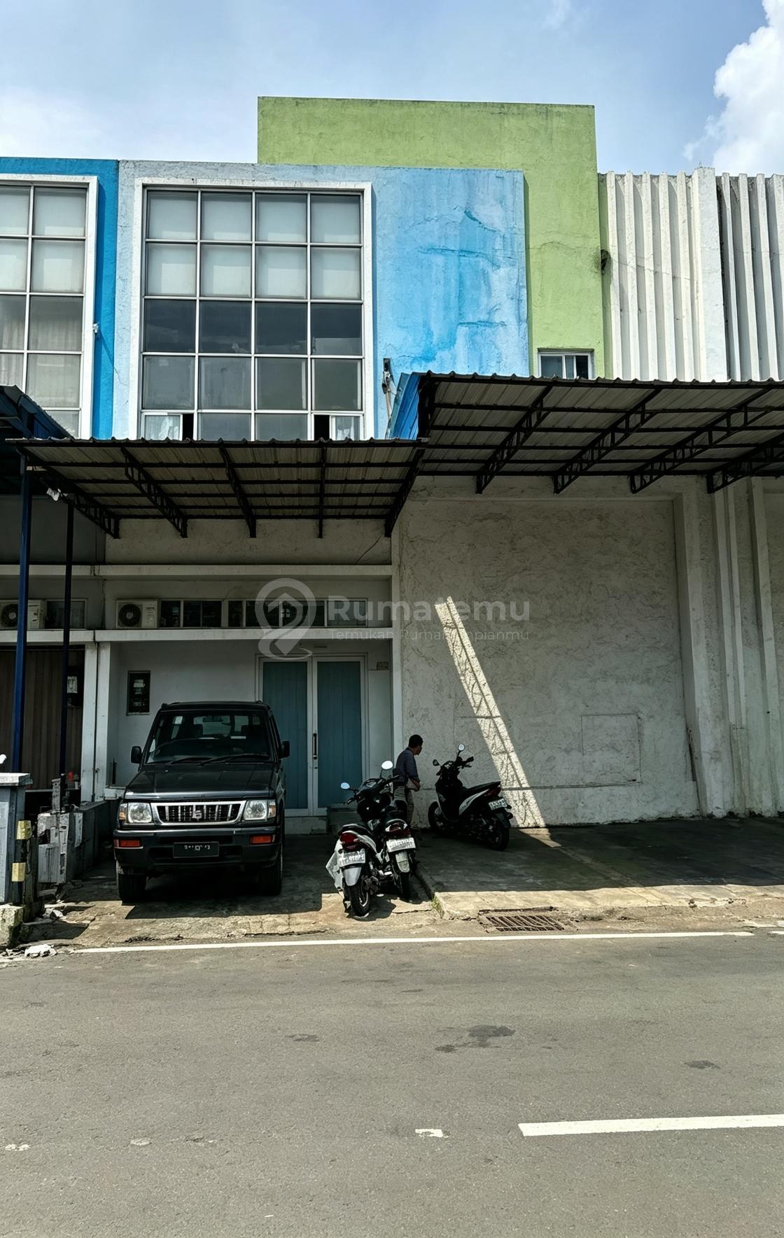 Disewakan Gudang Dalam Kawasan Green Sedayu Bizpark Raya Daan Mogot, Jakarta Barat.