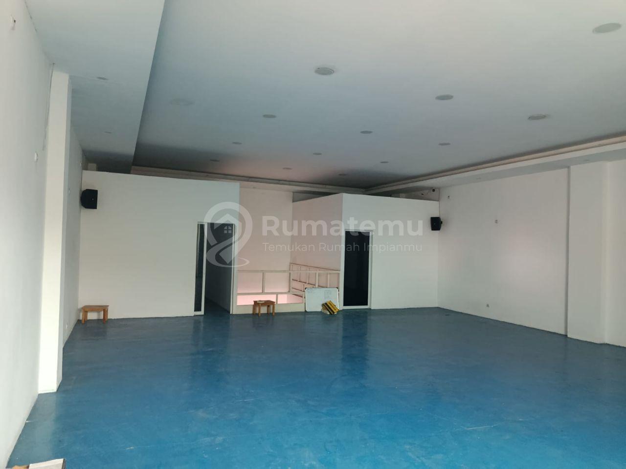 Gudang Komersial 2 Lantai di Bizpark Cakung Jakarta Timur, LT 284,4 m², Listrik Besar 12.000 Watt
