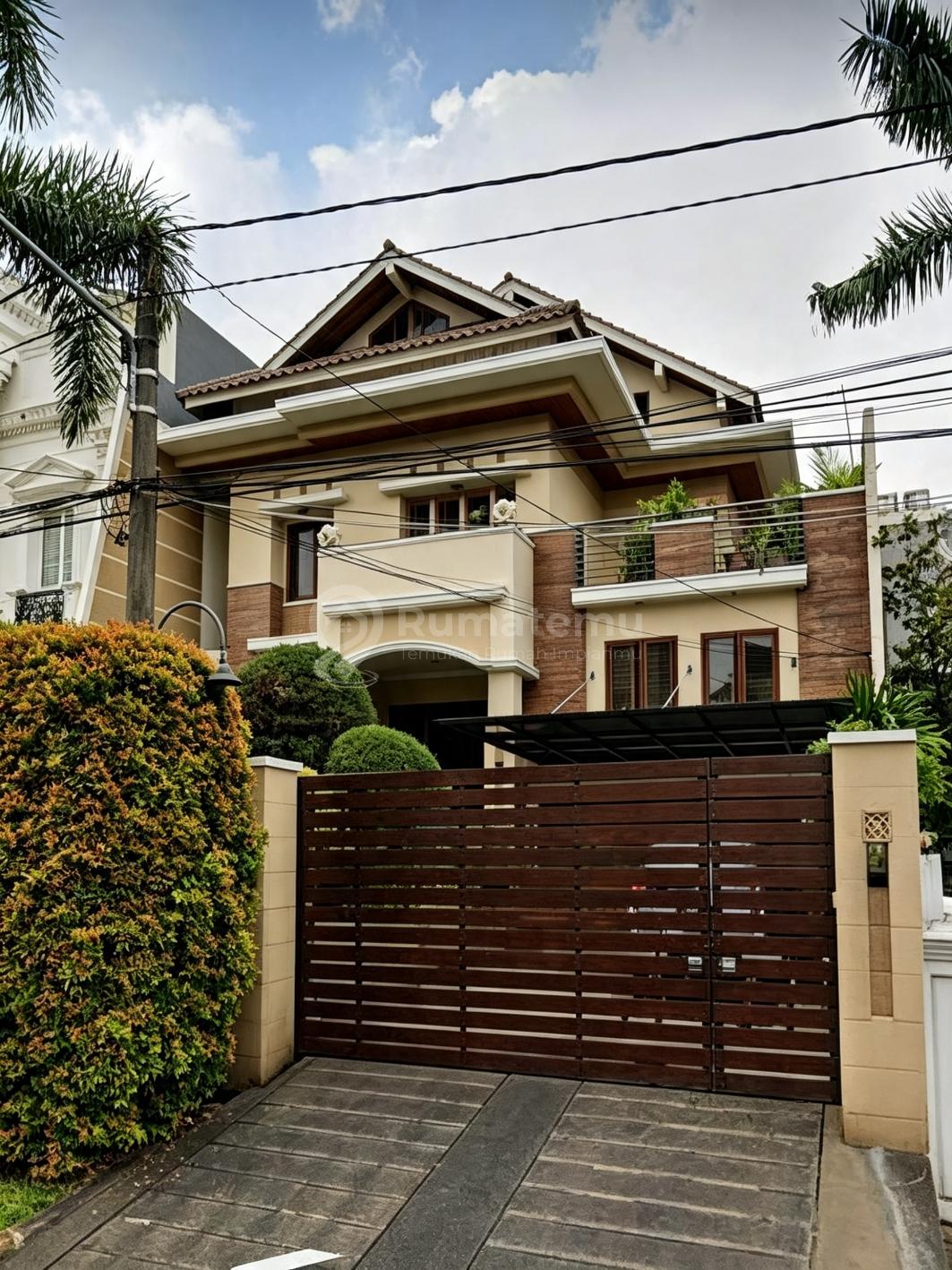 Dijual rumah mewah Furnished bangunan kokoh di Puri indah, Kembangan Utara, Jakarta Barat