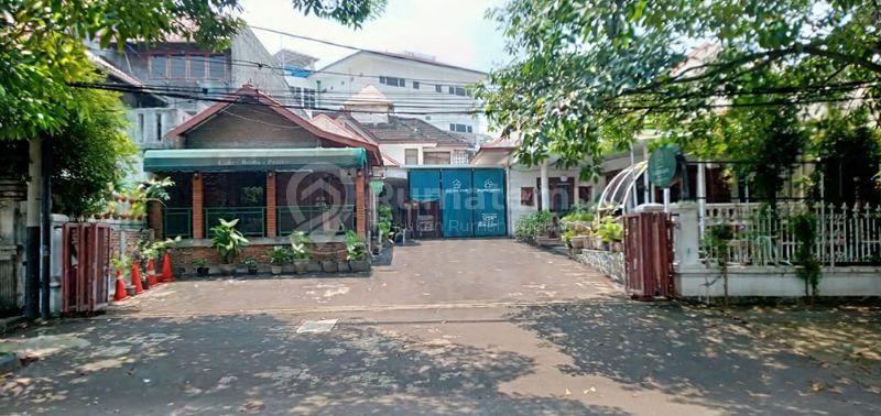 Rumah Klasik Tropis Hitung Tanah 11 Kamar Tidur 11 Kamar Mandi, Garasi dan Carport Luas  Lokasi Super Strategis Dekat Gedung Sate Bandung