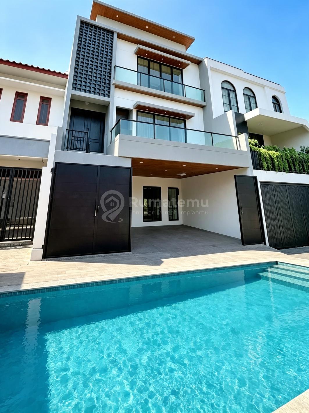 Rumah Baru 3 Lantai + Rooftop di Cilandak - Design Modern, Siap Huni, Harga Menarik!