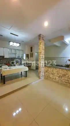 Disewakan Rumah dengan Rooftop dan Kitchen Set @Golf Lake, Cengkareng