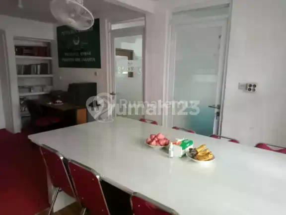 Dekat MRT Benhil,Dijualrumah 3 Lantai bisa Buat Usaha di Karet Jakarta Selatan