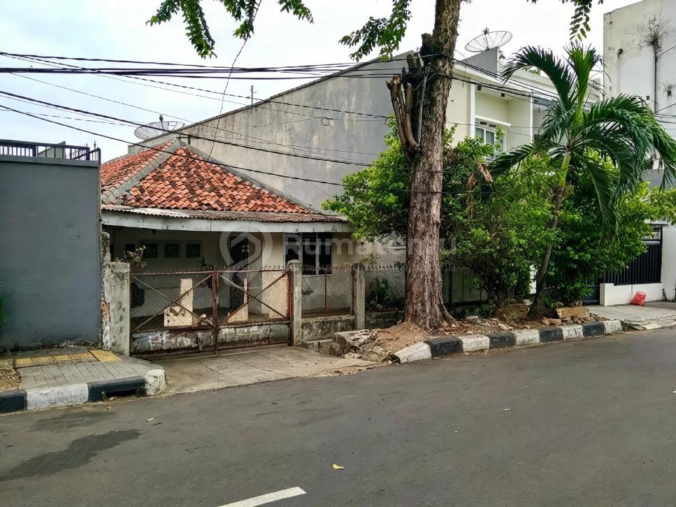Dijual Rumah Tua Hitung Tanah Lokasi Strategis Dibawah NJOP di Senen S9774