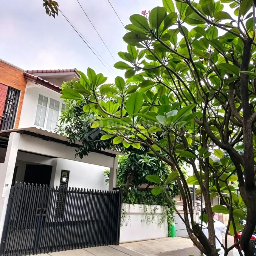 Dijual Rumah Strategis Lingkungan Aman & Nyaman Dengan Harga Menarik di Bintaro Jakarta Selatan