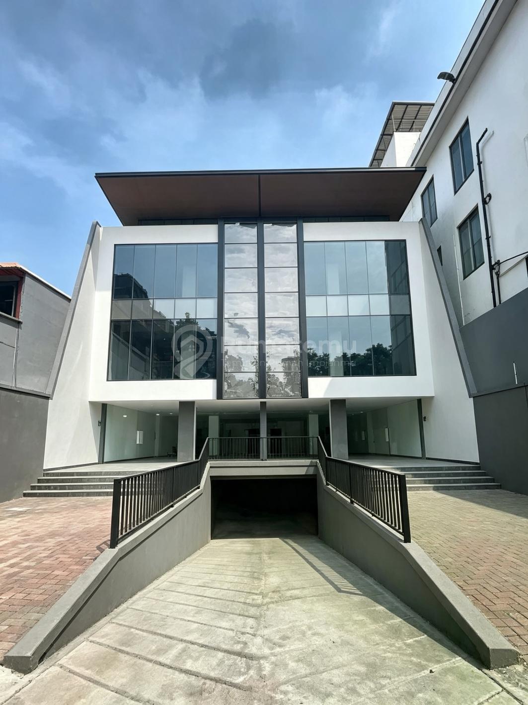 Gedung Soho Brand New di Kali Malang Jaktim