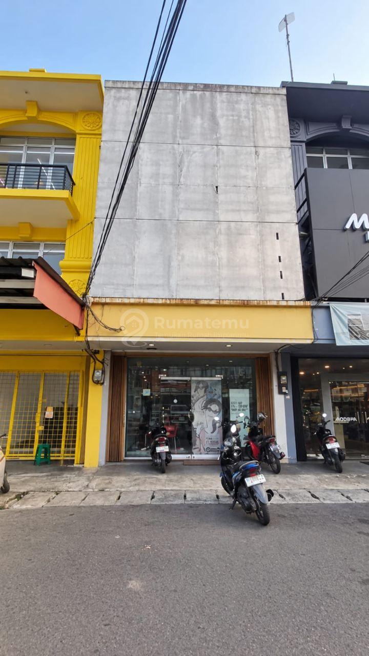 Ruko 3 Lantai di Bulevar Hijau Harapan Indah Bekasi, LT 123 m² LB 310 m², HGB, Hadap Utara