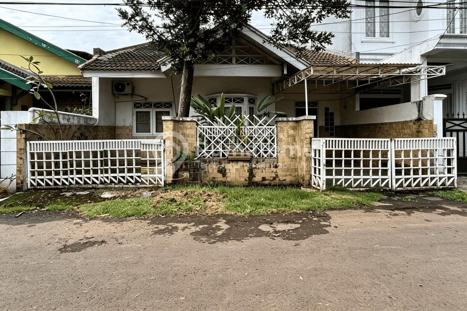 DIJUAL RUMAH DI CLUSTER KURICANG BINTARO JAYA SEKTOR 3A TAMAN BELAKANG LUAS