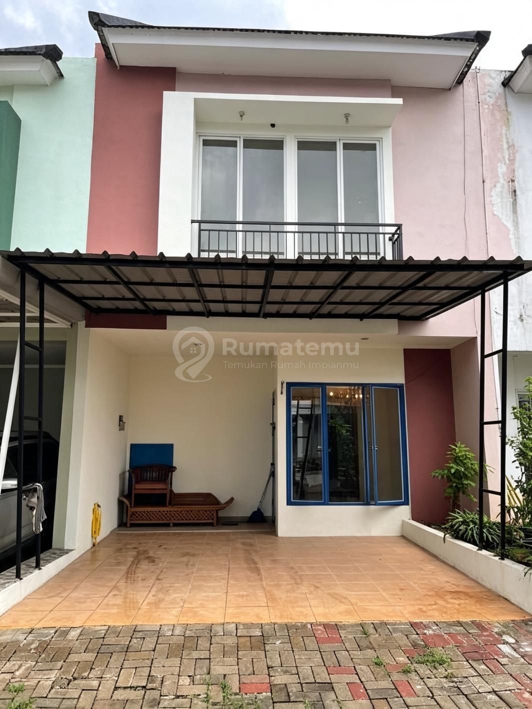 Dijual rumah cluster bangunan tahun 2014 di Wellington Residence, Benda Baru