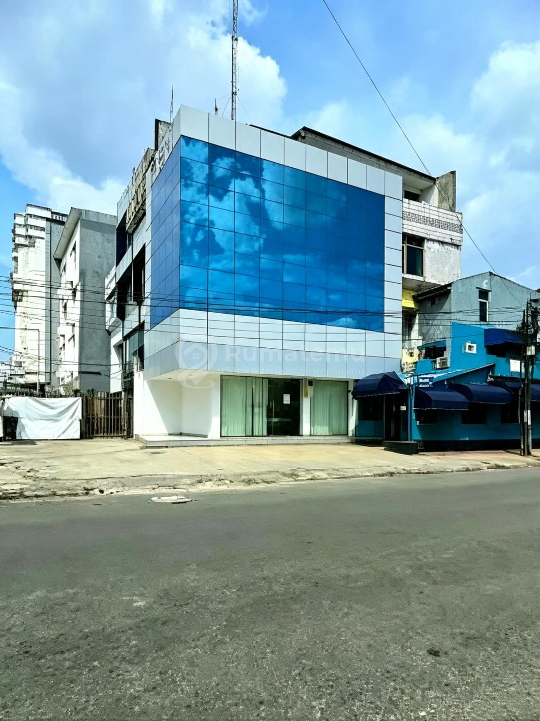 Ruko 3,5 Lantai + Bangunan Tambahan Pusat Niaga Cipete - Fatmawati