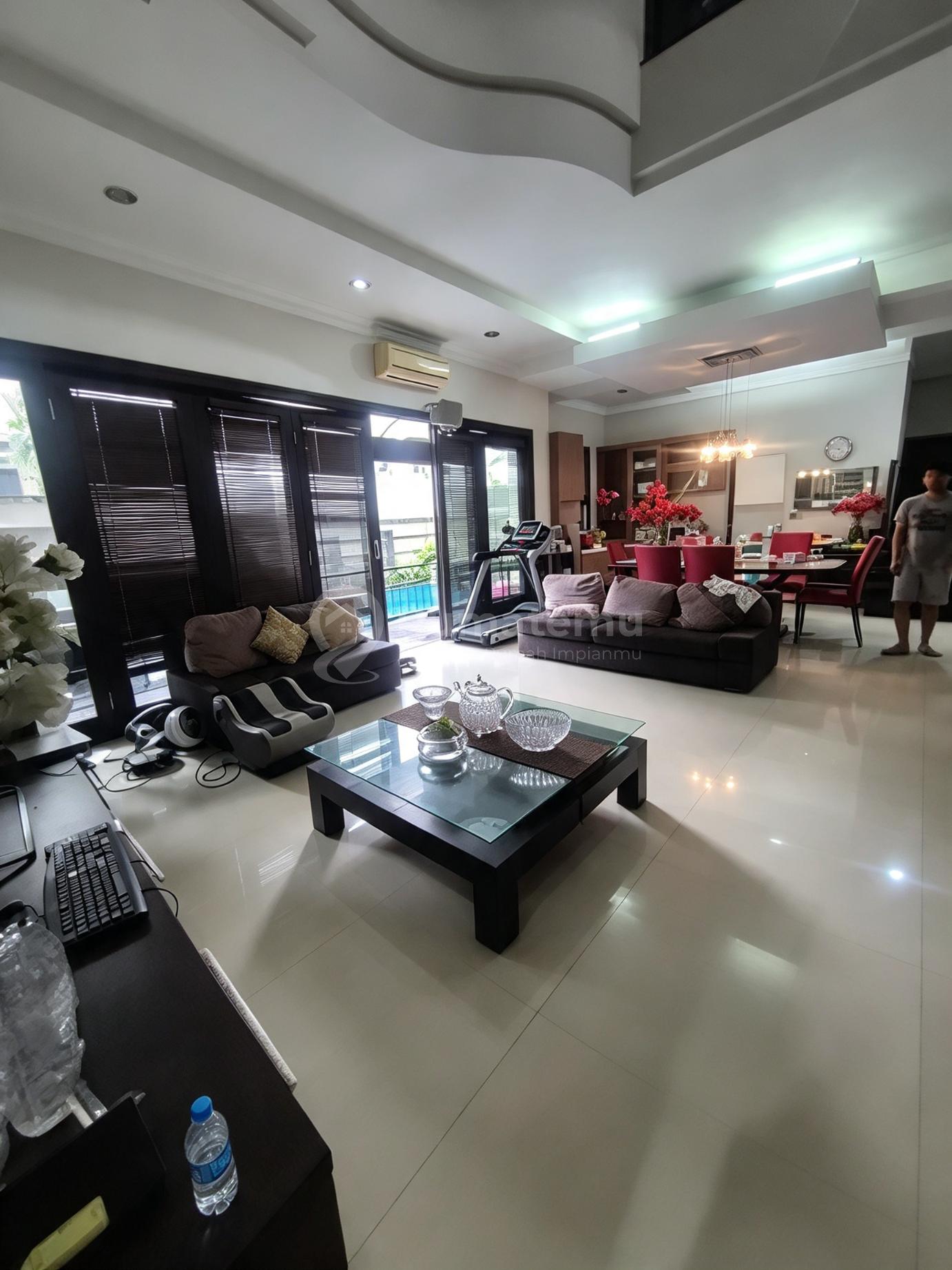 Disewakan Rumah Semi Furnish di Menteng Bintaro Sektor 7 Dekat Tol