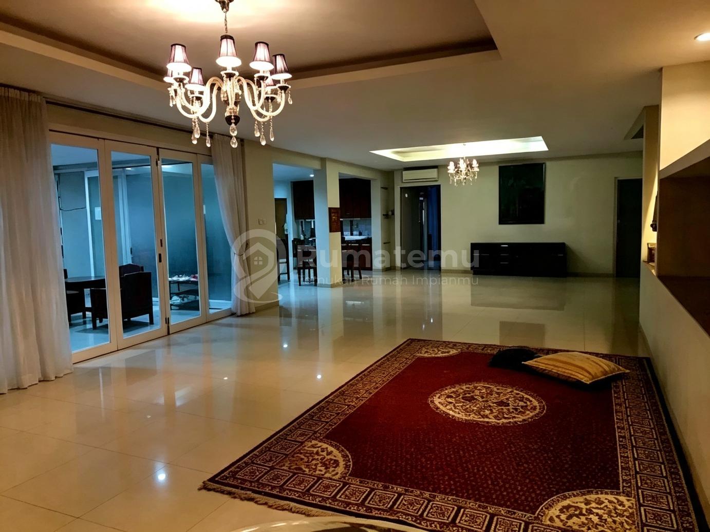 Rumah Pinggir Jalan Cocok Usaha Komersil Pinggir Jalan Wijaya, klinik kecantikan,klinik dokter gigi