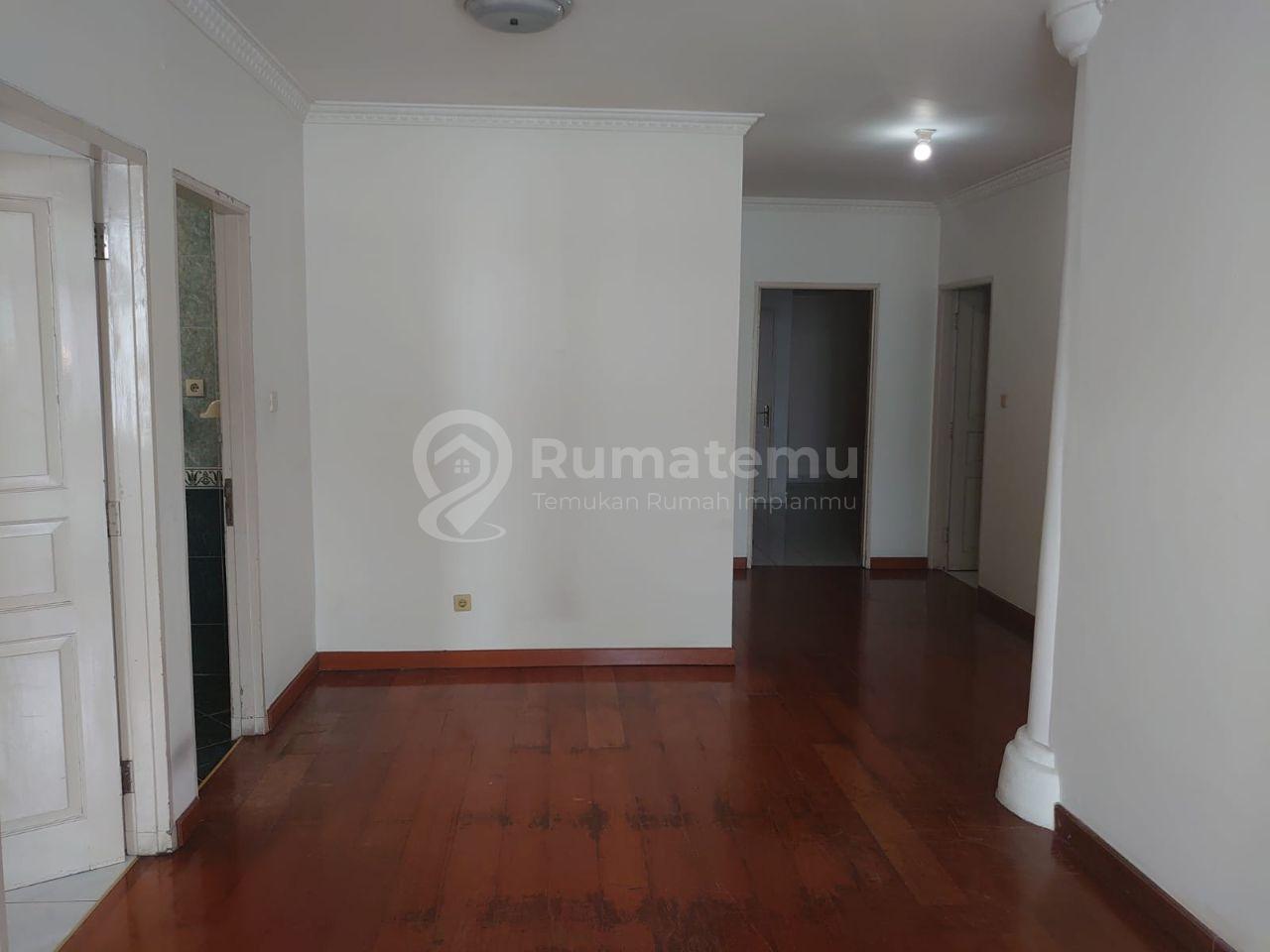 DISEWAKAN RUMAH TINGKAT 2 DI KEBAYORAN BARU