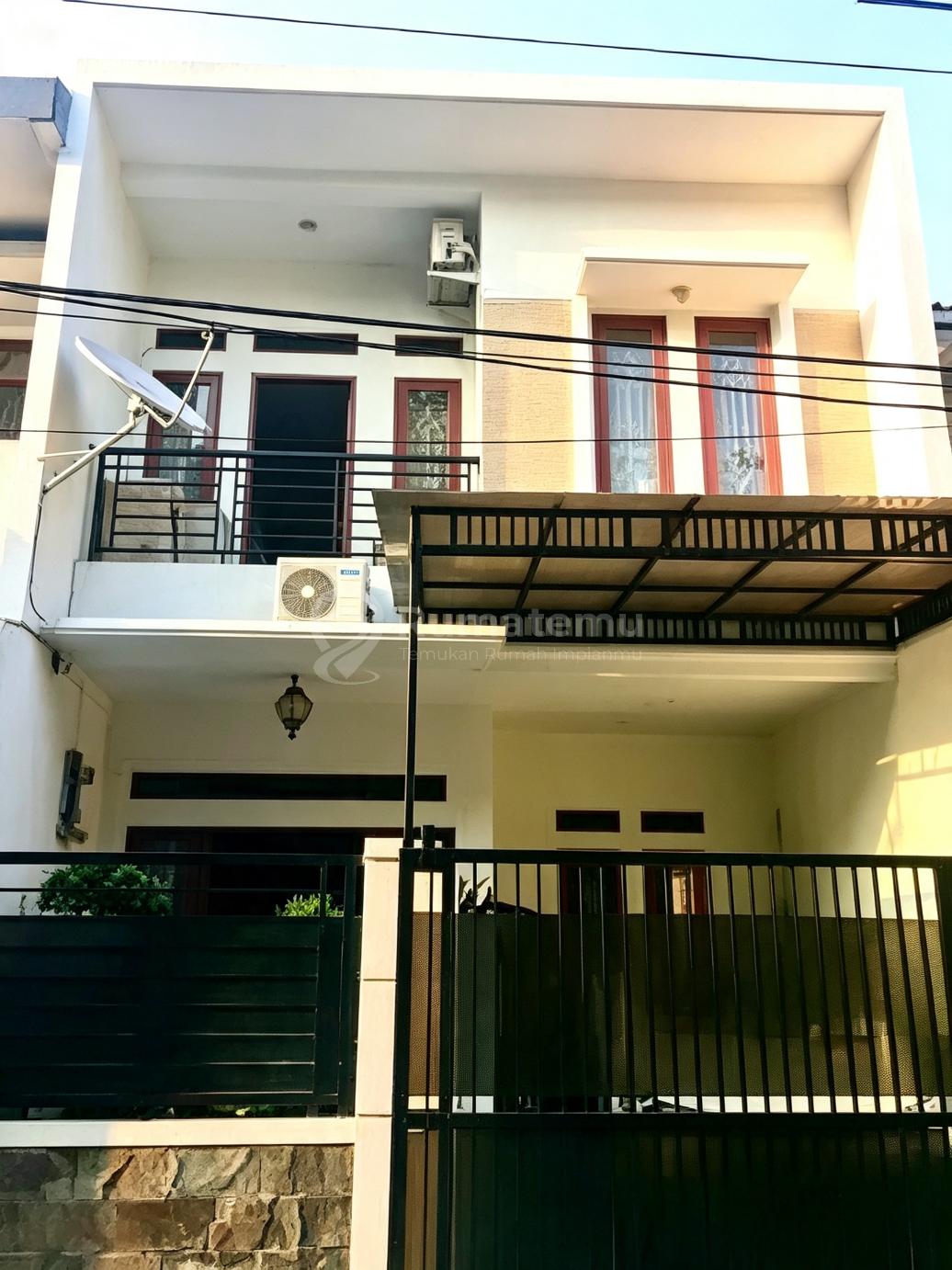 Rumah Cantik di Pulo Asem Rawangun Jaktim Lingkungan Nyaman