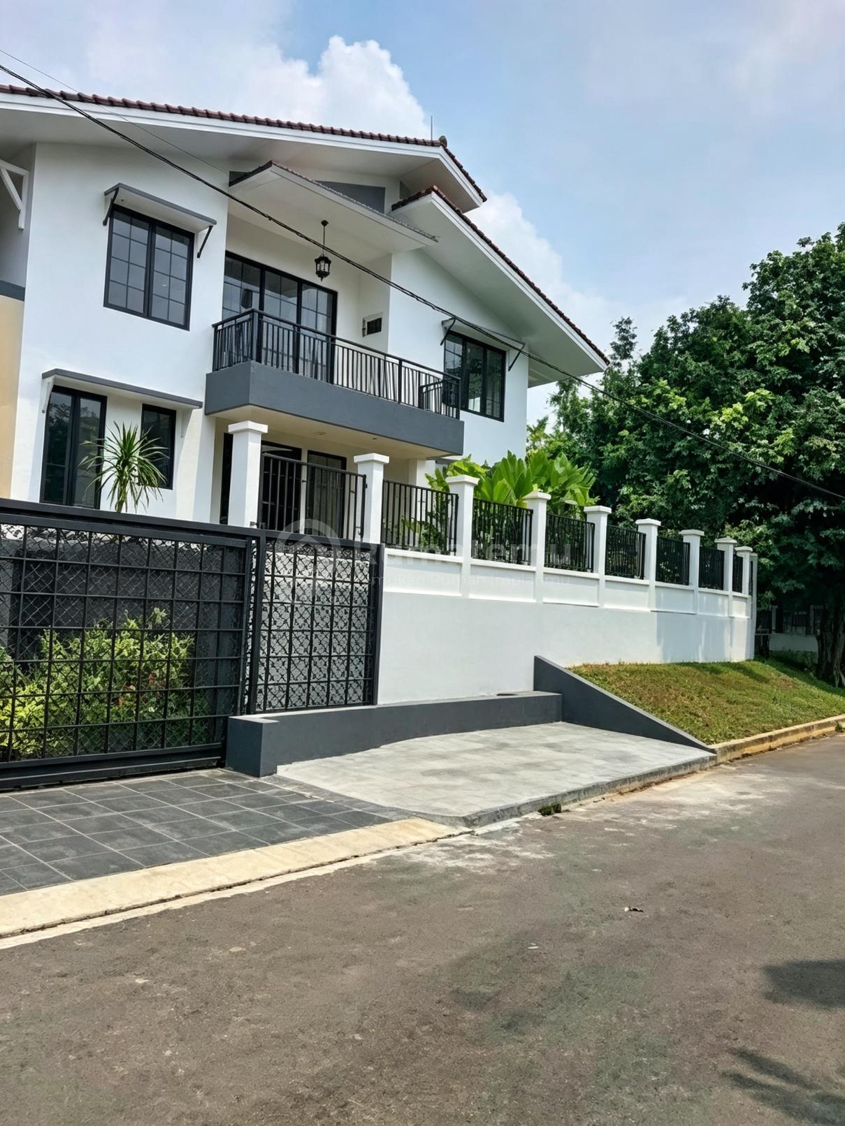Rumah Hook Mewah Siap Huni Di Pondok Indah Ada Swimming Pool