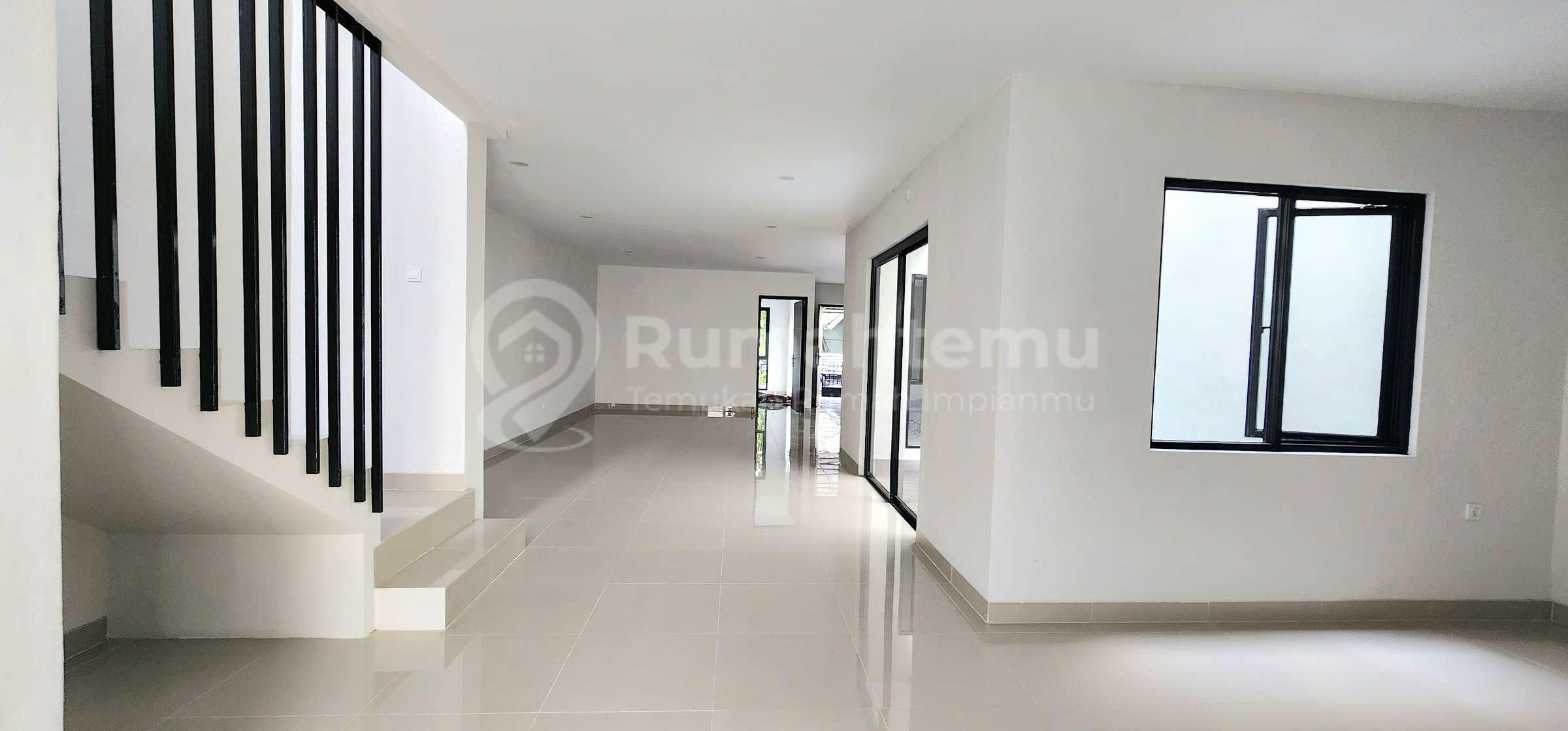 DIJUAL RUMAH 2 LANTAI MINIMALIS TROPIS Giriloka BSD. Sudah Renov total. **JARANG ADA**