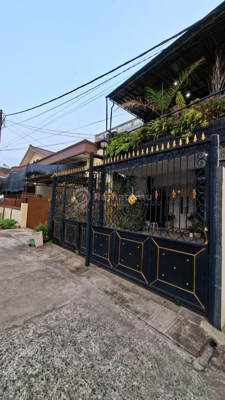 Rumah Mewah dan Keren 2,5 Lantai di Taman Ratu Jakarta Barat Bonus Furniture