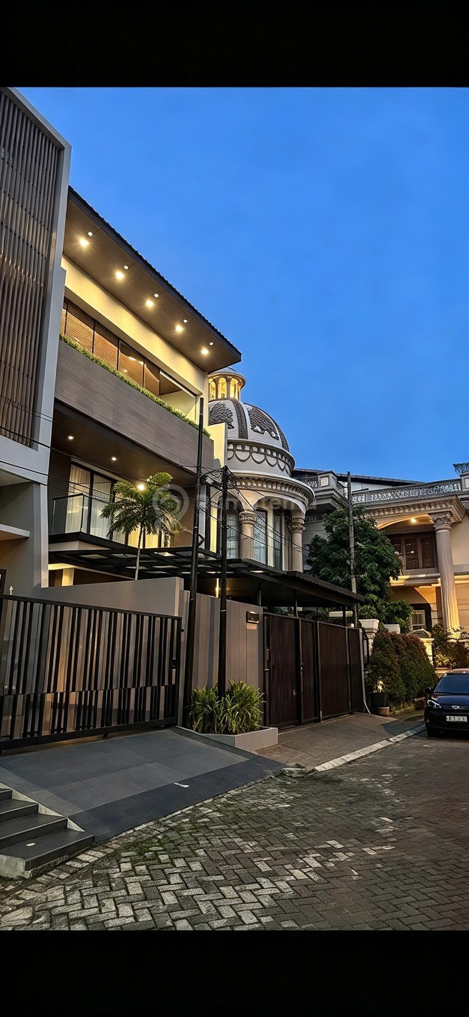 Citra 2, Pegadungan, Kalideres, Jakbar..Disewakan Rumah 3 Lantai High Ceiling, Baru Renov, 1 Hall Serbaguna (Ruang Karaoke/Olahraga/Dance Studio), Dapur Bersih+Kotor, Hadap Selatan, PLN 11.000W, Air Pam, SHM, Row 3 Mbl, Menghadap Taman.-F70926