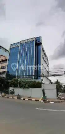 Gedung 6.5 Lantai Strategis Pinggir Jalan Raya Siap Nego