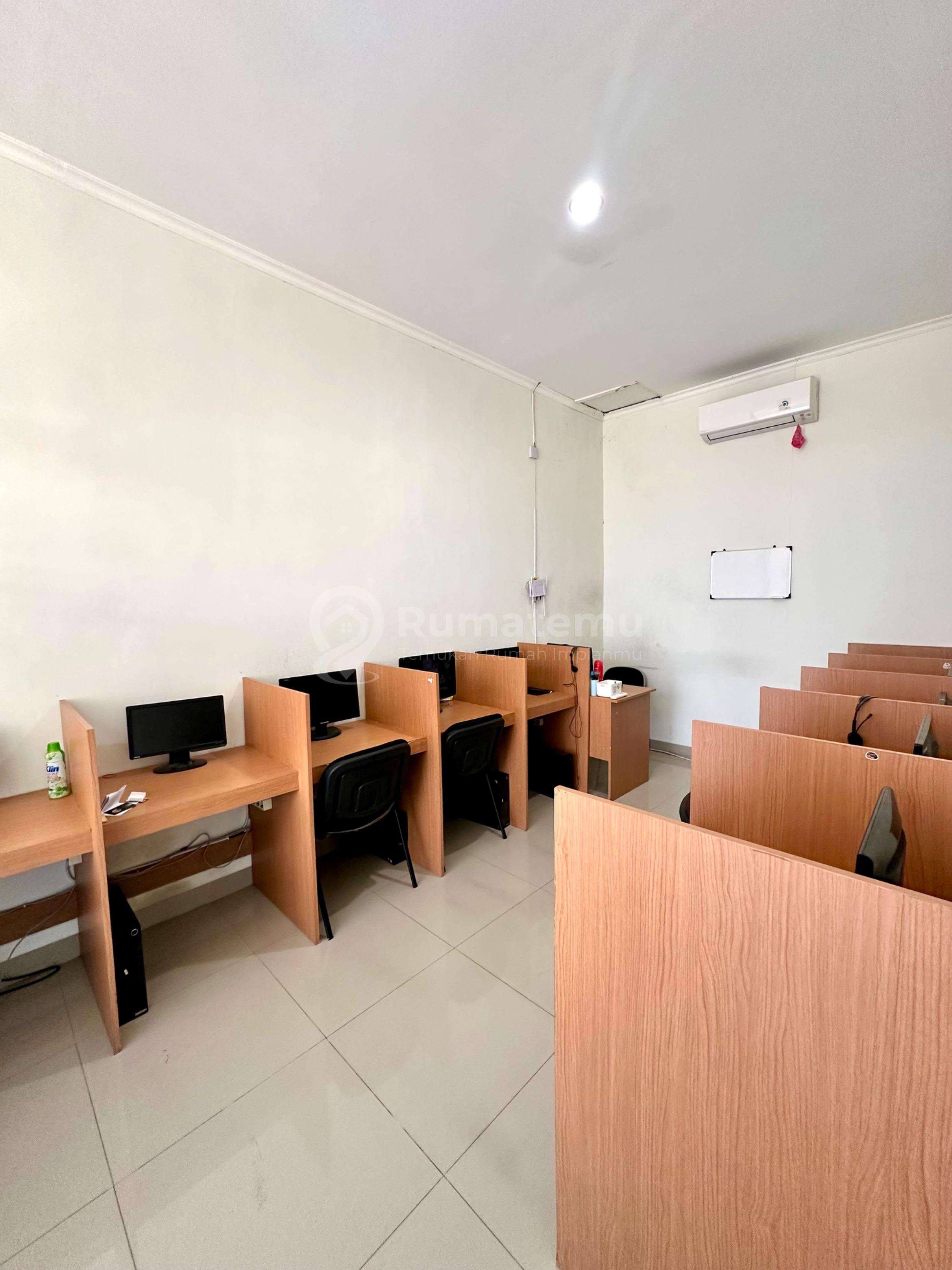 Disewakan Ruko Private Village - Jalan Utama Cikoneng