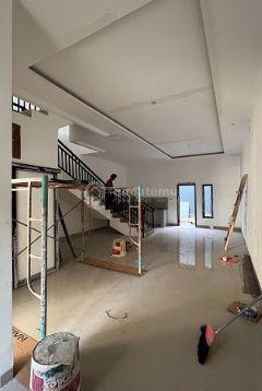 Rumah Gress Jln 3 Mbl Hdp Selatan, Granit 60X60 di Meruya. 20737
