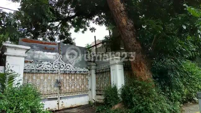 Disewakan Rumah Lama di Jl. Yusuf Adiwinata, Menteng, Jakpus