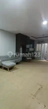 Disewakan Rumah 2 Lantai Furnished @Golf Lake Cengkareng