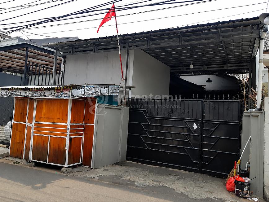 Dijual rumah lama terdapat Garasi 2 mobil parkiran motor 6 dan gudang 1 Kebon Jeruk, Sukabumi Utara, Jakarta Barat