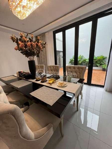 Jual Rumah dengan Kolam Renang Setiabudi Regency Sersan Bajuri Bandung