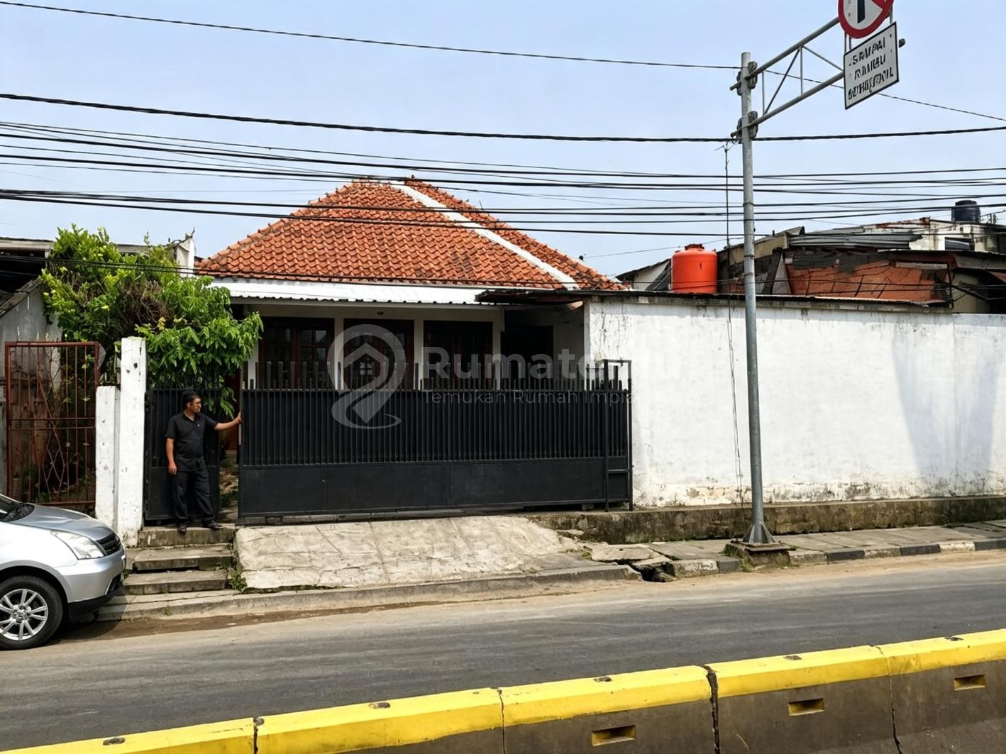 Dijual tanah komersil strategis cocok untuk kantor BU bonus rumah lama Di Menteng