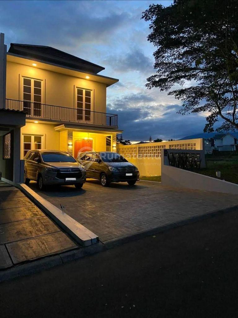 ​[VIEW PEGUNUNGAN] Rumah Mewah 3 Lantai SHM @ Rancamaya Golf Estate Bogor – 4,8M (Nego)