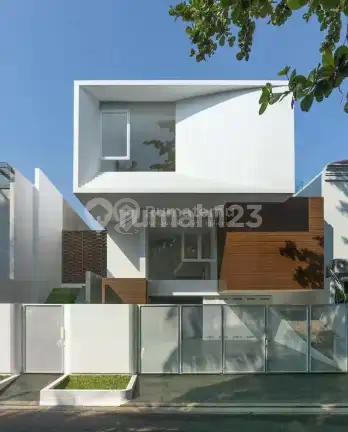 Rumah Baru di Pondok Indah Jakarta Selatan, Bagus. Ada Kolam Renang
