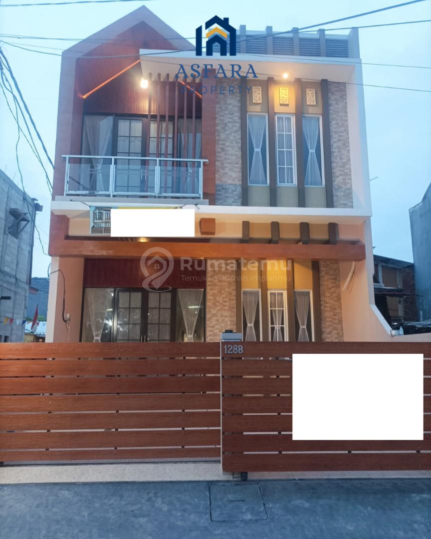 Rumah modern, mewah, dan strategis di Bekasi Barat