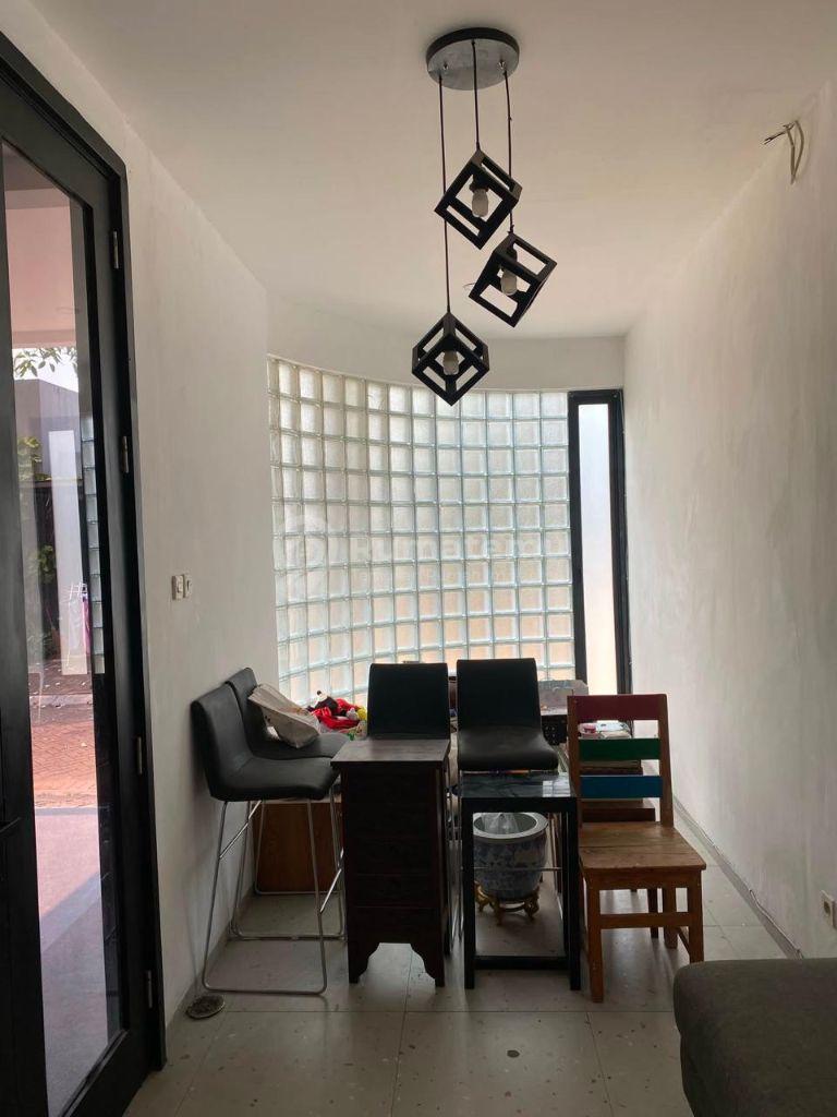 Rumah Luas di Discovery Bintaro dengan 4+1 Kamar Tidur dan Fasilitas Lengkap