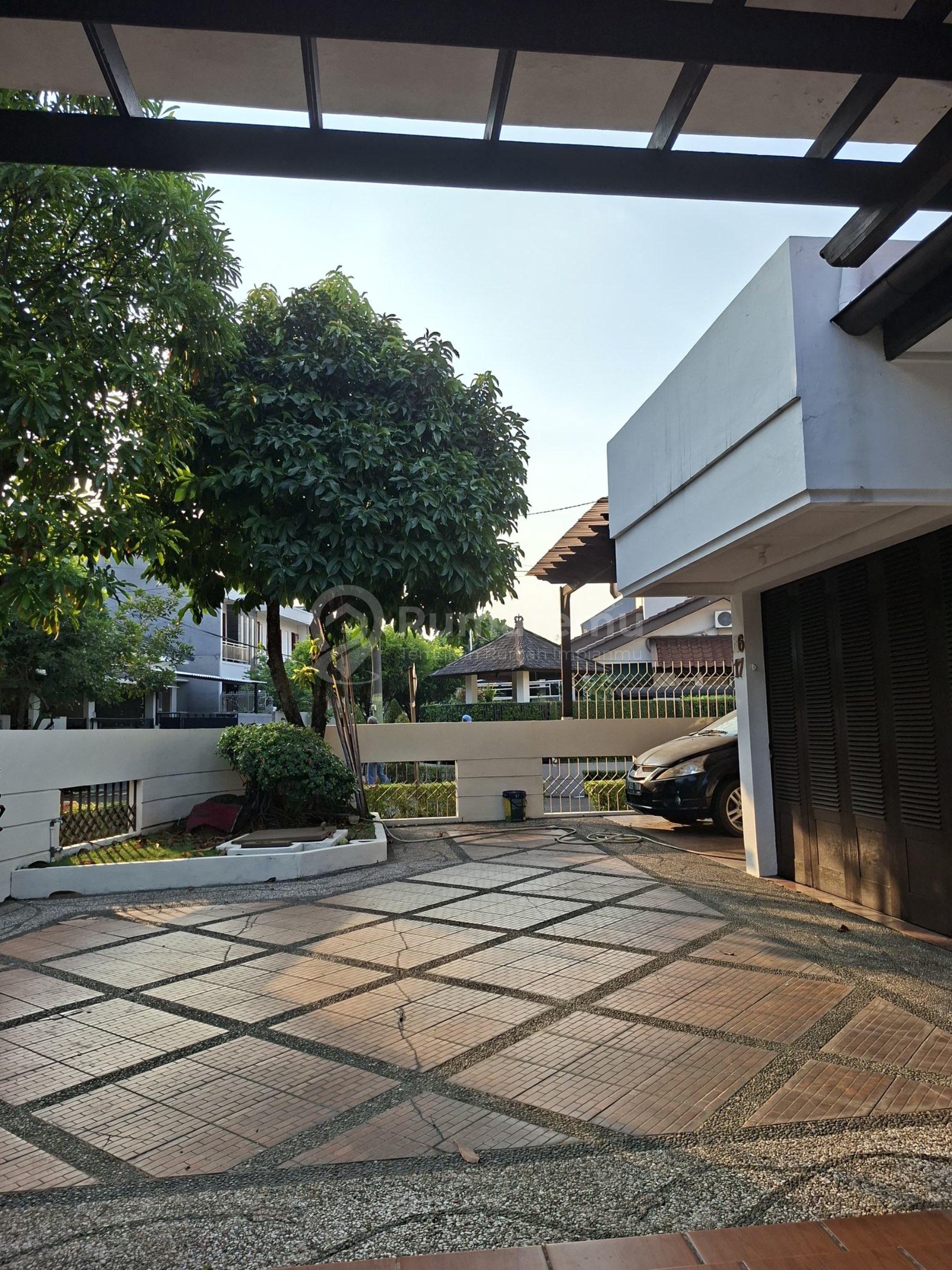 DIJUAL CEPAT  Rumah Nyaman posisi Hook, Super Luas 615 m² – 1 Lantai Disek 2 Bintaro