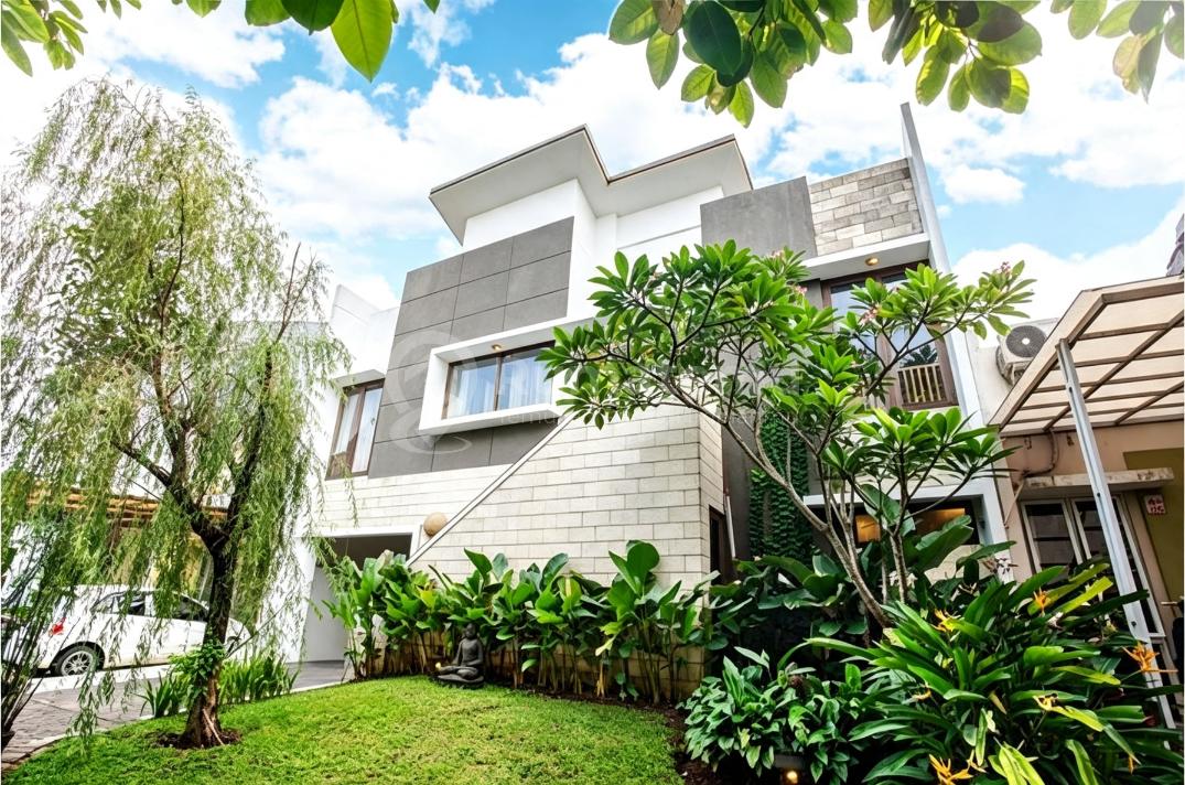 Dijual Rumah + Swimming Pool Lokasi Strategis di Cisauk