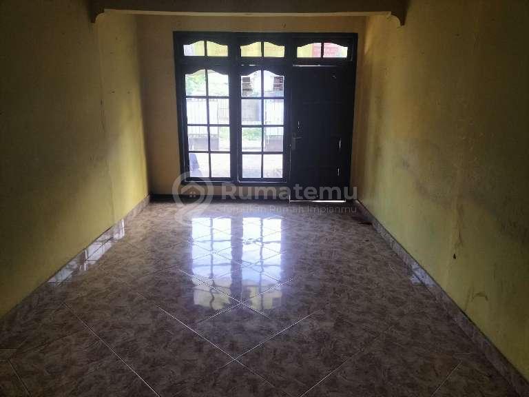 Dijual tanah hunian bonus rumah di Cibubur, Ciracas, Jakarta Sisa Lahan Luas, bisa buat Parkiran 5 Mobil