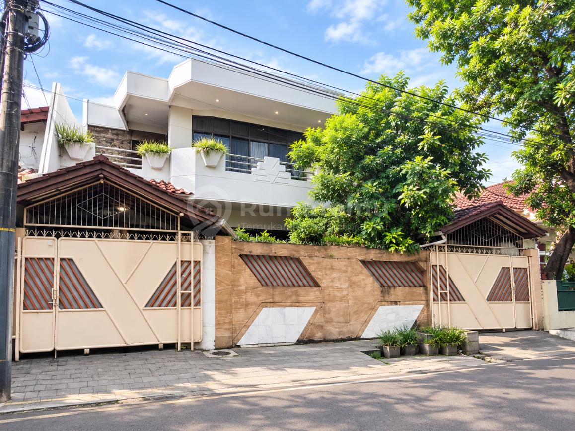 RUMAH TAMAN MERUYA ILIR PINGGIR JALAN DEKAT PURI JAKARTA BARAT