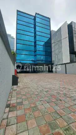 Gedung Baru 6 Lantai Plus Rooftop di Jl. Johor Jakarta Pusat