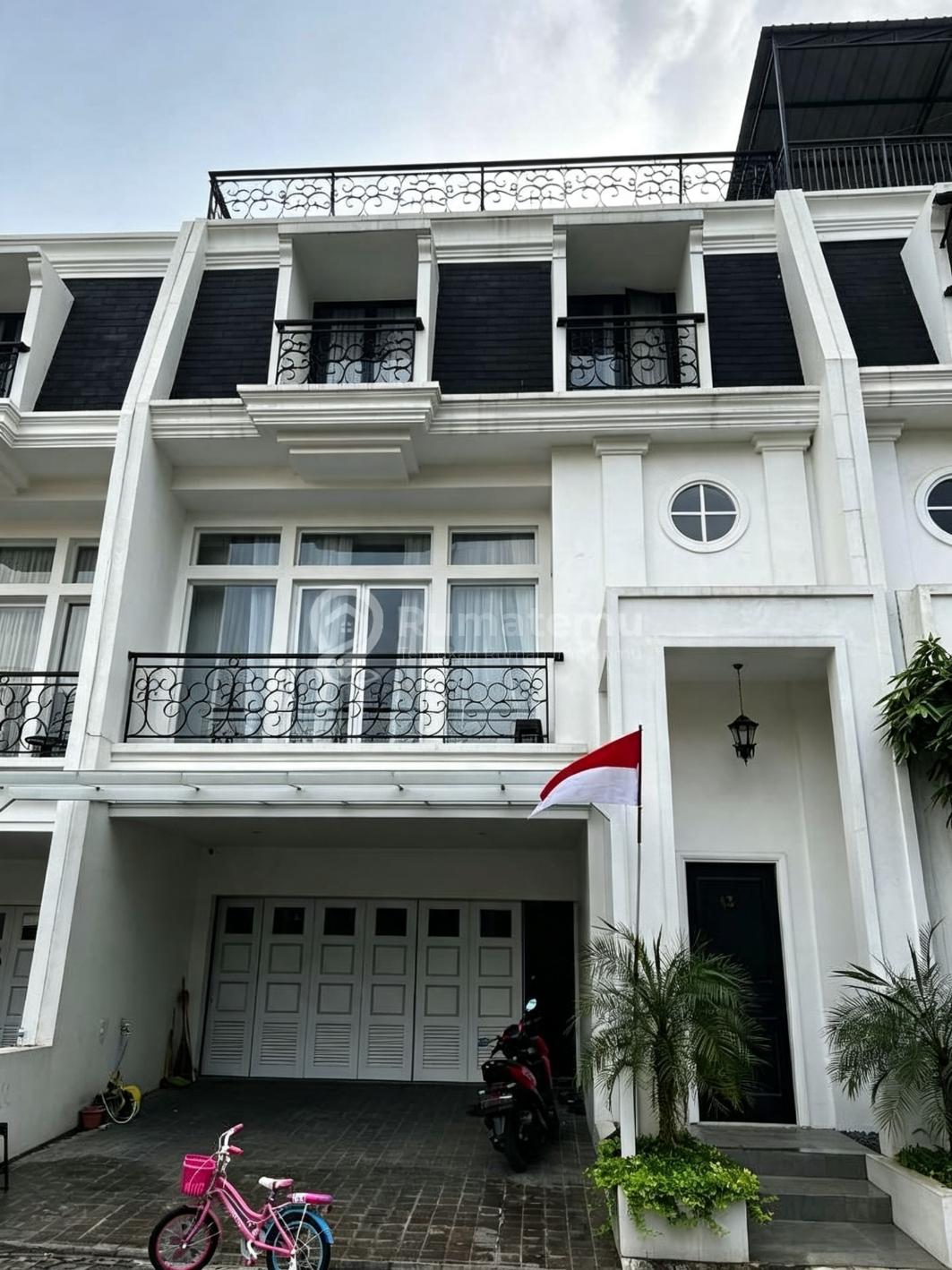 Dijual rumah cluster modern dan minimalis di Madja Residence at Puri, Meruya Selatan