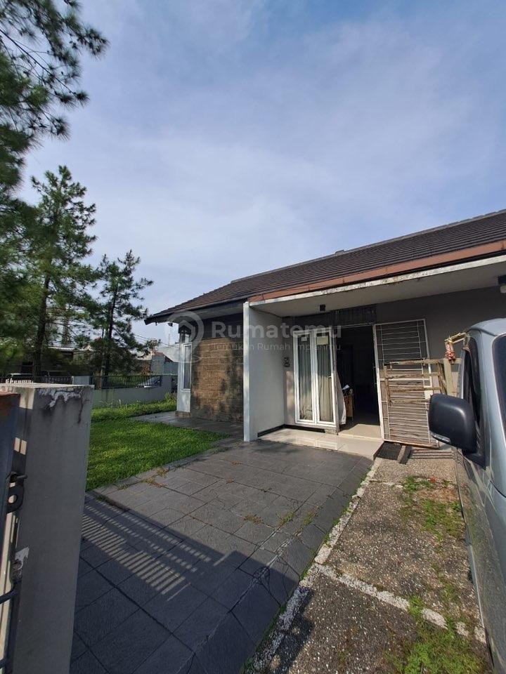 DIJUAL / DISEWAKAN Rumah Hook Strategis di Taman Holis Indah 2 – Bandung
