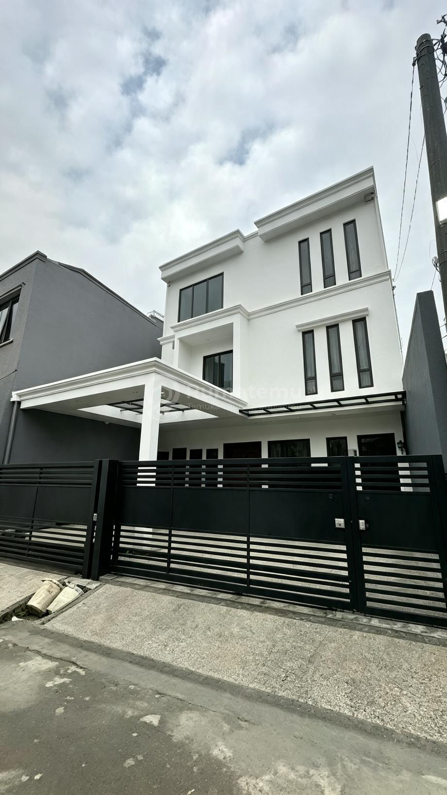 Rumah 2 Lantai Ada Kolam Renang Lokasi Nempel Bsd Bumi Puspitek