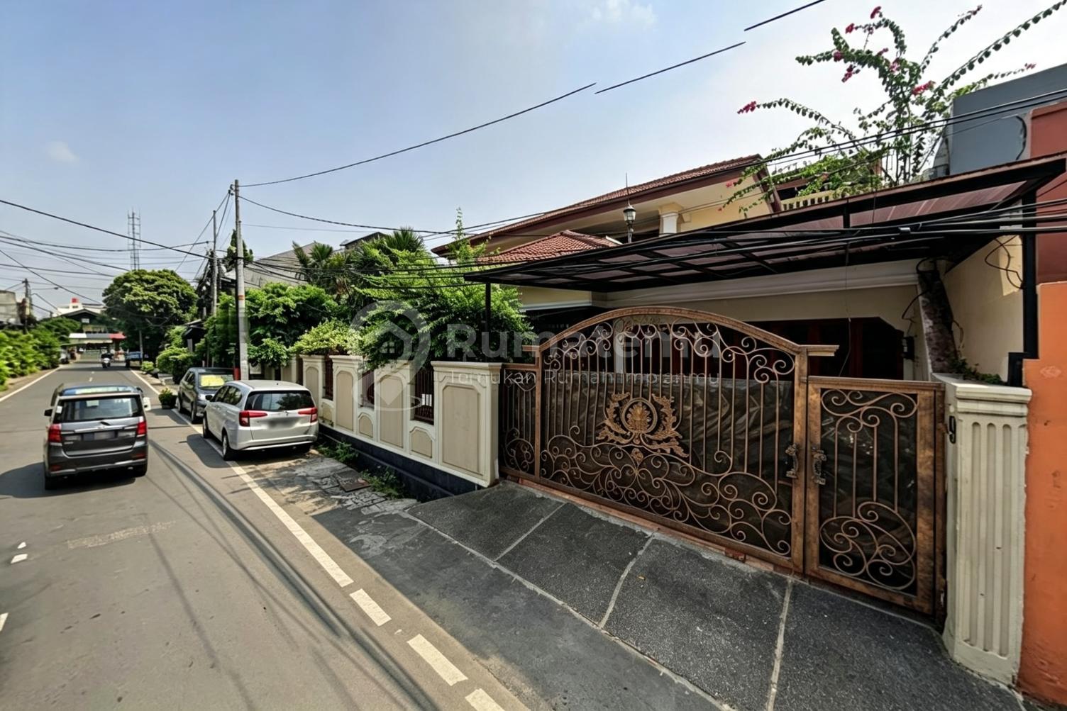 Dijual rumah klasik cantik Akses jalan 2 mobil lebih Kebun Kacang, Tanah Abang, Jakarta