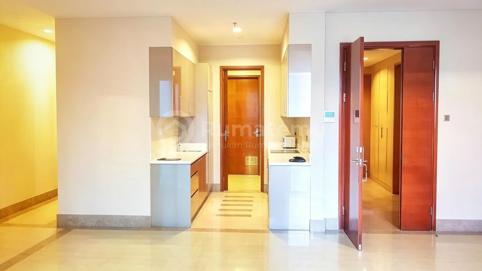 Apartment District 8 Unit 4+1 BR Best City View