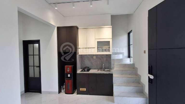 Rumah 2.5 Lantai di Kav.AL GDC Depok