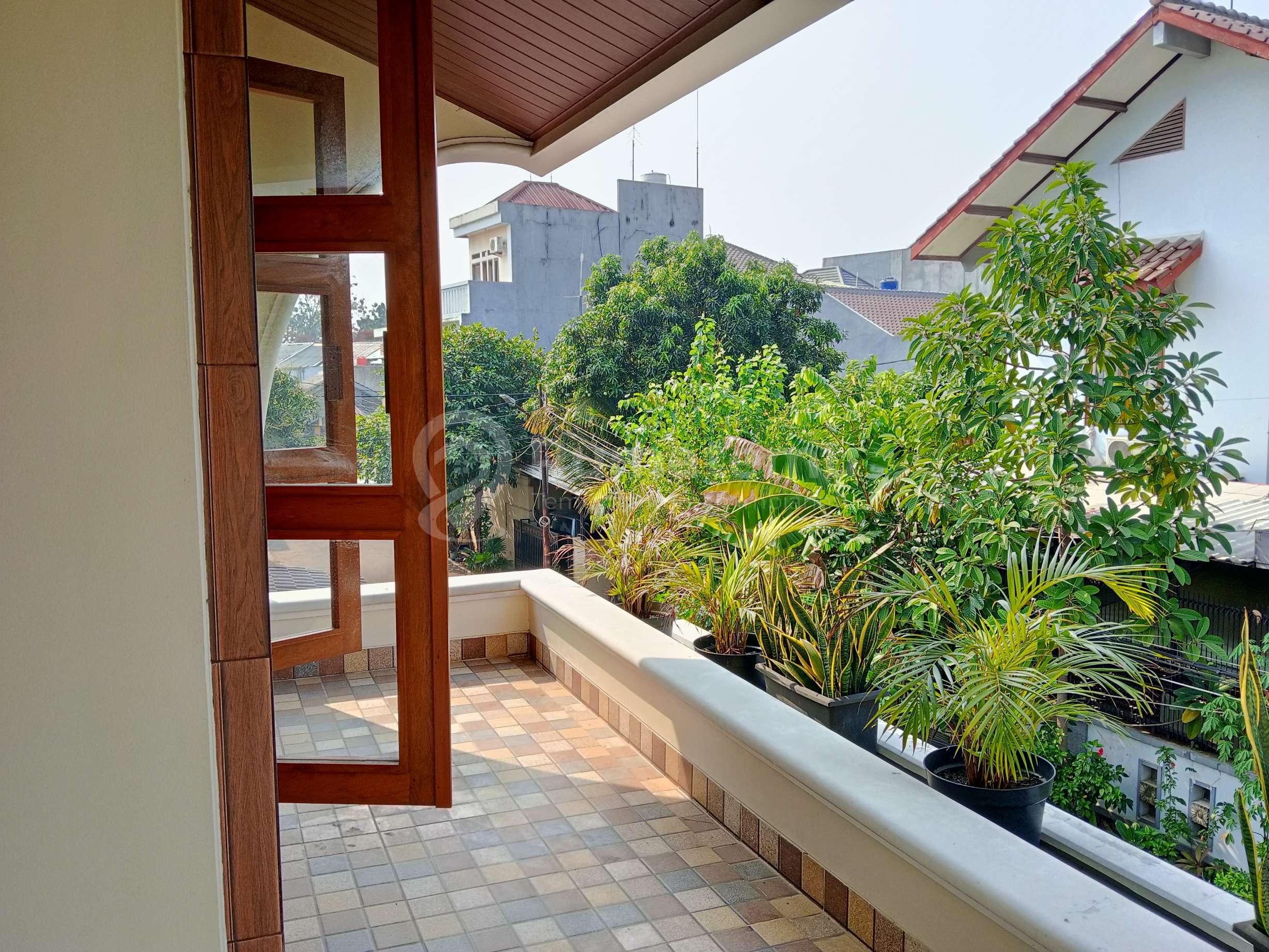 Dijual rumah nyaman lokasi strategis dekat Sektor 9 Bintaro MT 0246